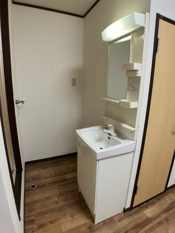 サンビレッジ美浜ⅠCの洗面所|別部屋同間取りのお写真となります。参考にご覧くださいませ。