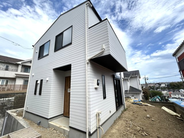 ご覧いただいてわかるように無駄がない間取りでどこも広々♪全居室5.6帖以上で実用的かつ家具を置きやすい形状がGOOD☆な『南区永田北3丁目新築戸建』の外観