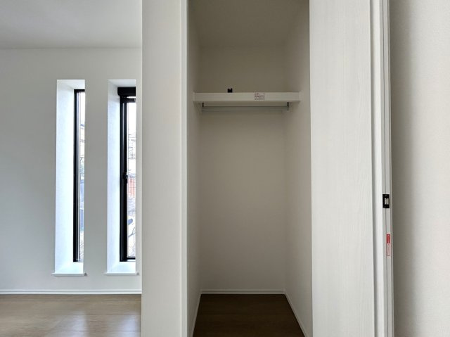 ご覧いただいてわかるように無駄がない間取りでどこも広々♪全居室5.6帖以上で実用的かつ家具を置きやすい形状がGOOD☆な『南区永田北3丁目新築戸建』の収納