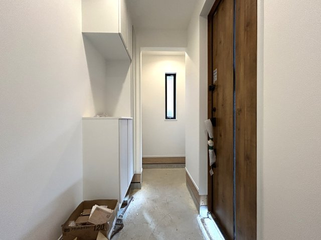 ご覧いただいてわかるように無駄がない間取りでどこも広々♪全居室5.6帖以上で実用的かつ家具を置きやすい形状がGOOD☆な『南区永田北3丁目新築戸建』の玄関