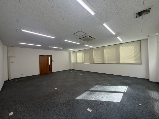 唐津市和多田南先石の事務所の内装