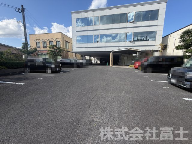 唐津市和多田南先石の事務所の駐車場