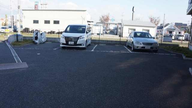 サンフルーレの駐車場