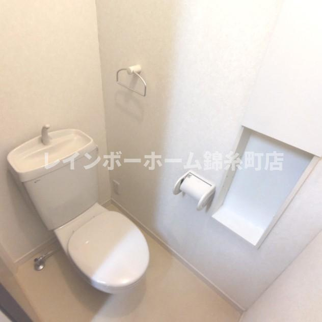 Le premier Houeiのトイレ