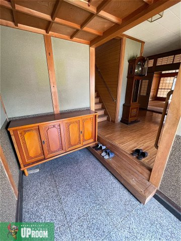 小牧市東田中貸家の玄関