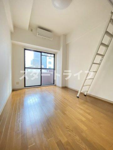 大阪市淀川区西中島６丁目の賃貸マンションの居間・リビング
