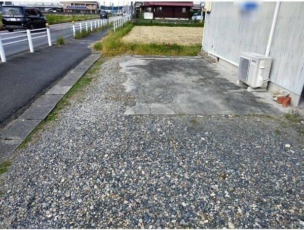 黒笹借家の駐車場