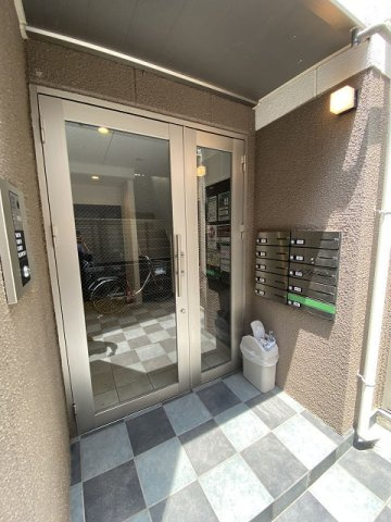Flower尼崎のエントランス
