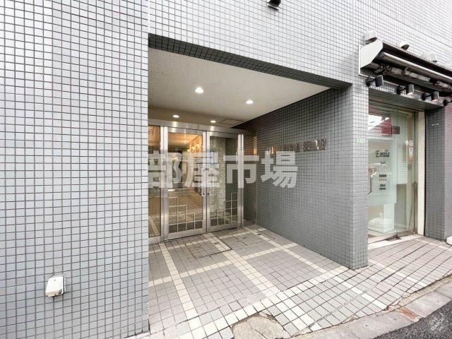 グランドメゾン千駄木のエントランス