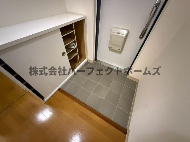 寝屋川東ファミリータウン東二番館の玄関|明るい玄関です