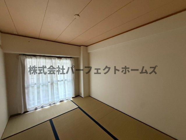 寝屋川東ファミリータウン東二番館の和室|フローリングだけでなく、和室もあります