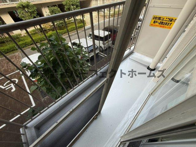 寝屋川東ファミリータウン東二番館のバルコニー|お洗濯にも便利なバルコニー付き