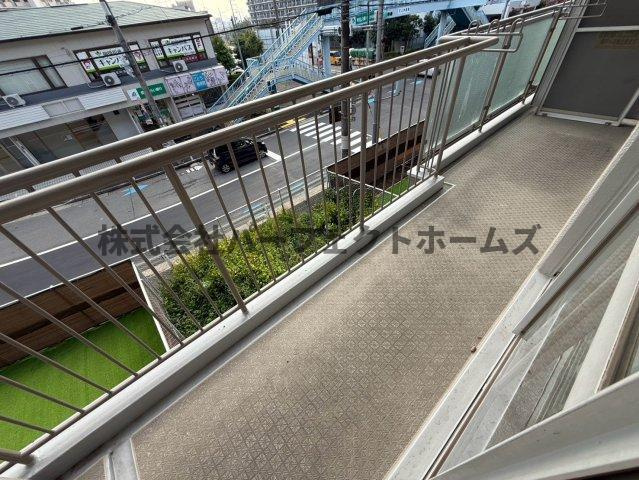 寝屋川東ファミリータウン東二番館のバルコニー|外からの目が気にならないバルコニーで洗濯物が干せます