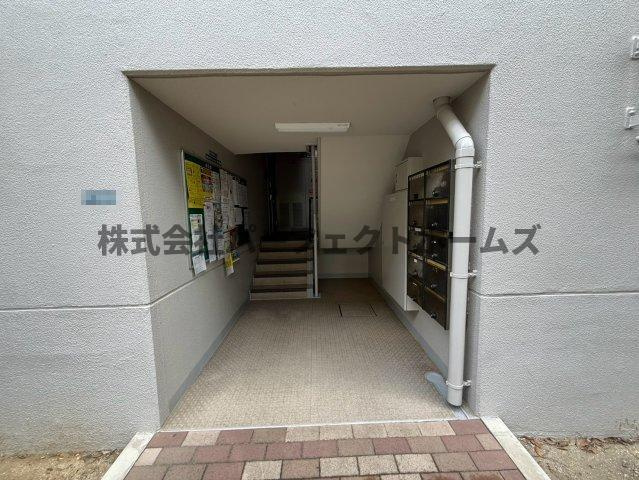 寝屋川東ファミリータウン東二番館のエントランス|清潔なエントランスです