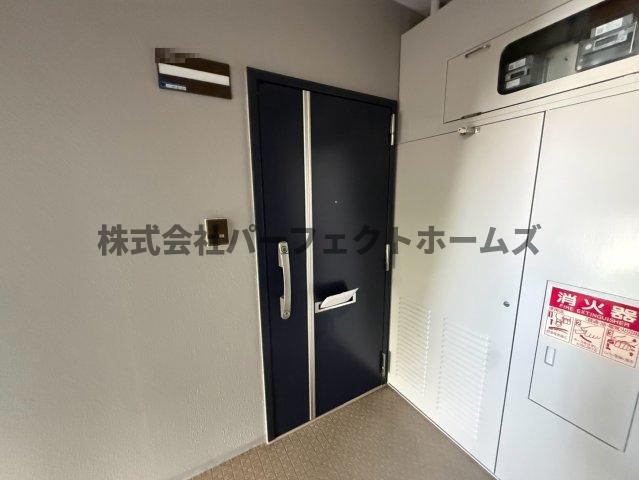 寝屋川東ファミリータウン東二番館の玄関|落ち着いた玄関です