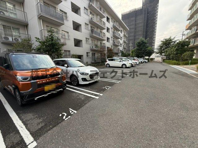 寝屋川東ファミリータウン東二番館の駐車場|カースペースがあります