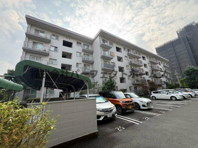 寝屋川東ファミリータウン東二番館の駐車場|駐車スペースもあります