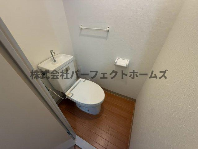 寝屋川東ファミリータウン東二番館のトイレ|コンパクトで使いやすいトイレです