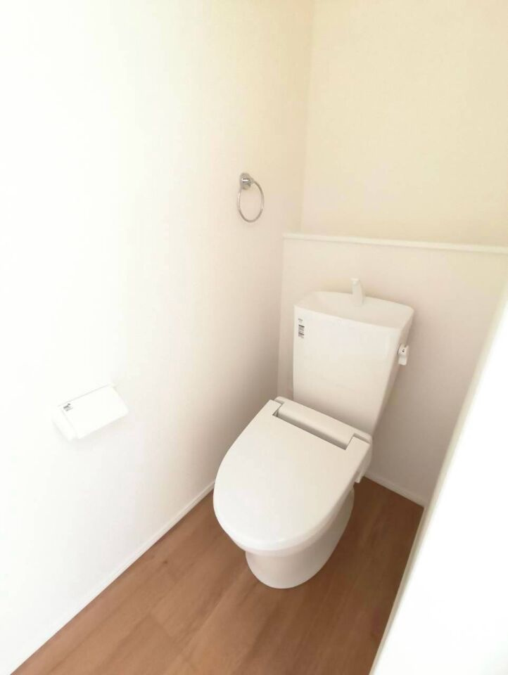 南区出仲間6丁目3期　1号棟のトイレ|2階にもトイレがあり、朝の混雑の解消にも役立ちます