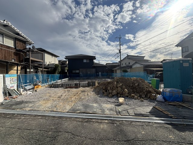 【前面道路含む現地写真】の画像