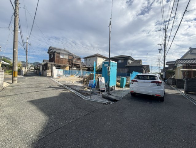 【前面道路含む現地写真】の画像