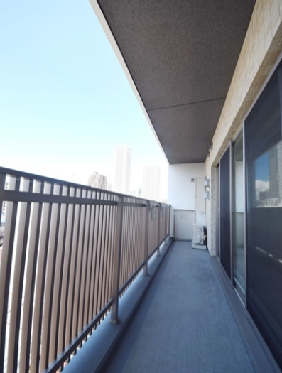ＯＮＥ　ＲＯＯＦ　ＦＬＡＴ　ＴＳＵＫＩＳＨＩＭＡのバルコニー