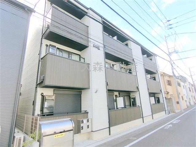 エクセラン下丸子の外観|2021年11月築　木造地上3階建て総戸数14戸
東京都大田区下丸子3丁目　東急多摩川線下丸子駅徒歩2分、東急池上線千鳥町駅徒歩9分