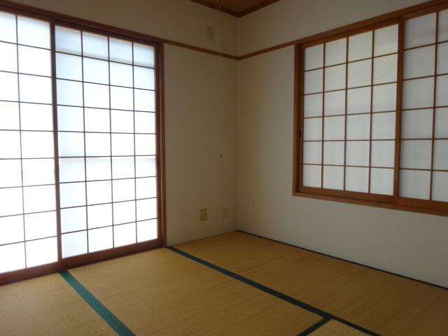 西新在家マンションの寝室