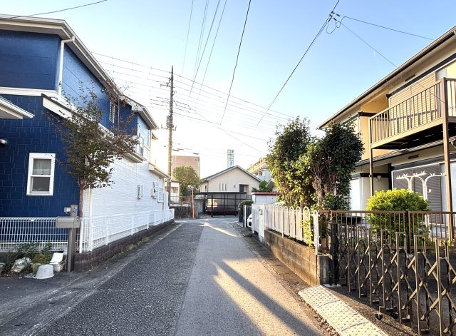 厚木市妻田西３丁目　土地の周辺|前面道路