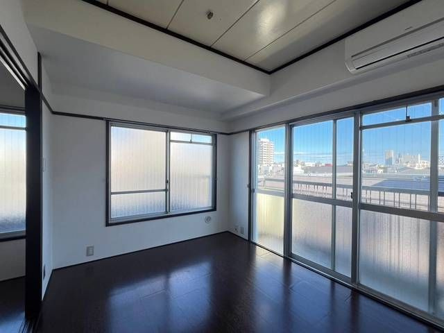レジデンス市川の居間・リビング