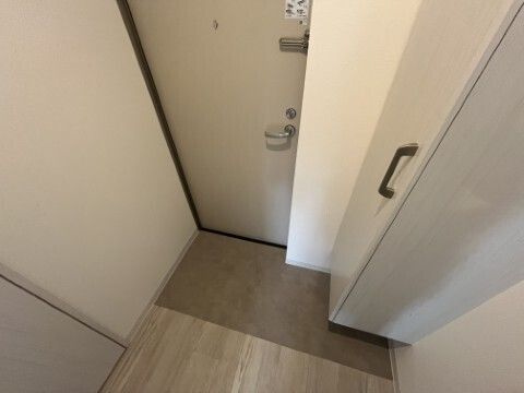 ジーメゾン春日部小渕の玄関