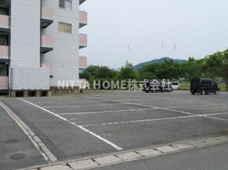 丹波市柏原町挙田の賃貸マンションの駐車場|敷地内駐車場になります◇