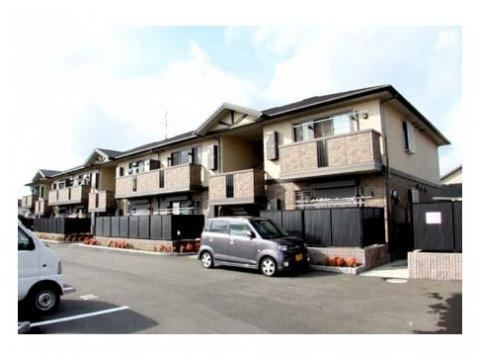 クローバーコートの駐車場|駐車場があるので、車を買う予定の方も安心です