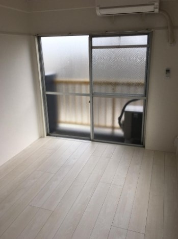 八木弐番館ビルの居間・リビング
