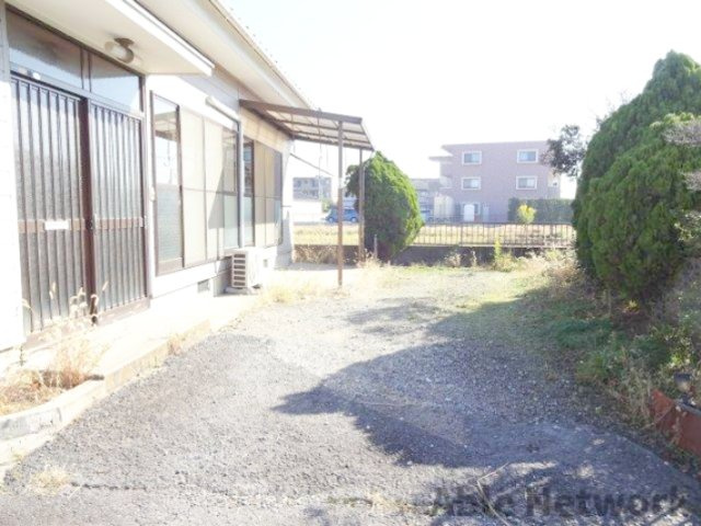平泉アパートの駐車場