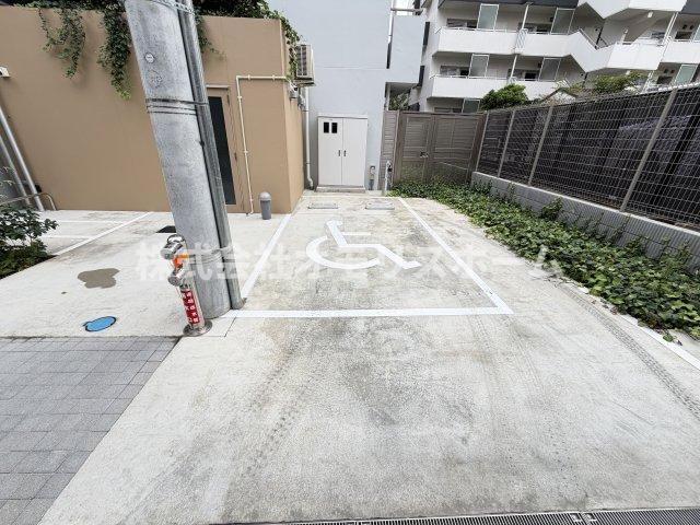 ルミーク大森の駐車場
