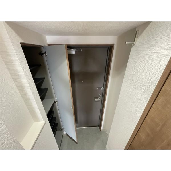 シェルグランデ椌木通の玄関