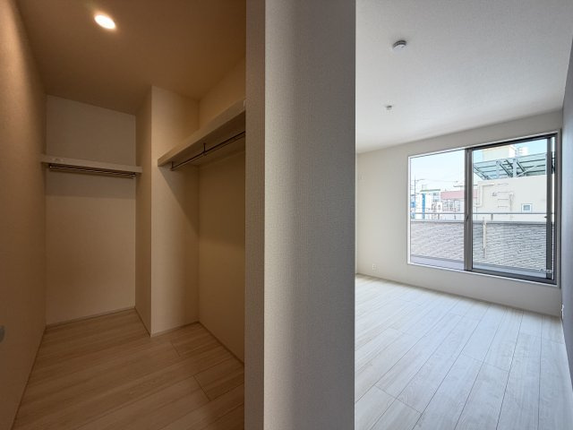 宜野湾市嘉数 （全6棟）5号棟の収納|5号棟　洋室6帖+WIC付き♪