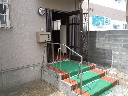 青山4丁目　戸建の玄関|現地（2026年7月）撮影