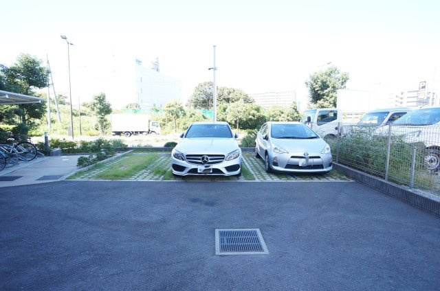 ART RESIDENCE IN KASHIWA-no-HAの駐車場|駐車場があるので、車を買う予定の方も安心です
