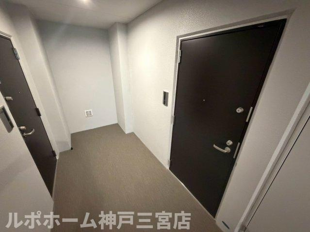 セレニテ西元町アリエの玄関
