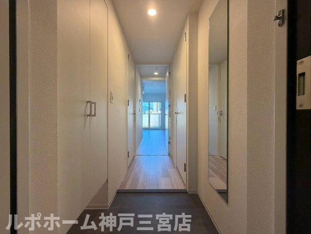 セレニテ西元町アリエの玄関