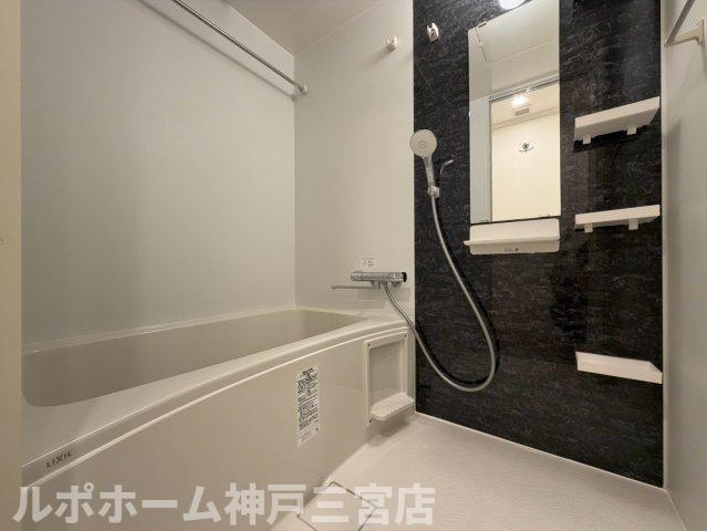 セレニテ西元町アリエの浴室