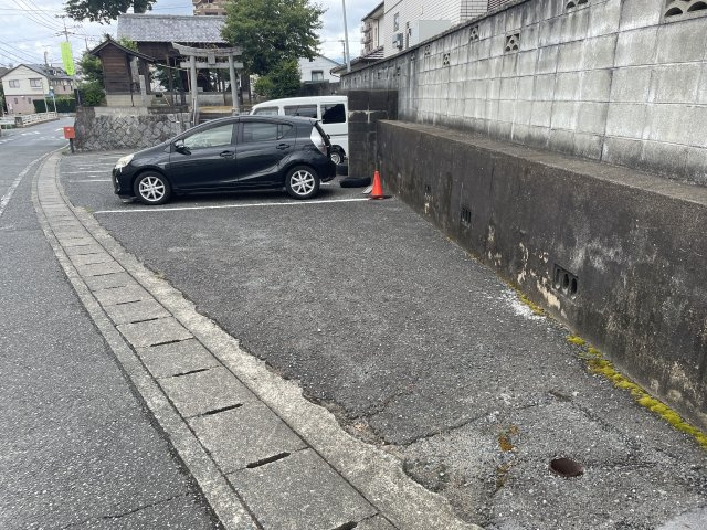 【駐車場】 | 安徳ビル | 駐車場は三角のスペースです