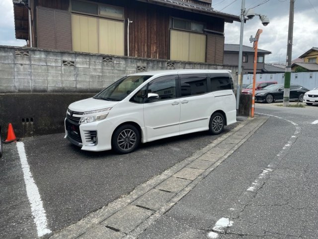 【駐車場】 | 安徳ビル | 駐車場は三角のスペースです