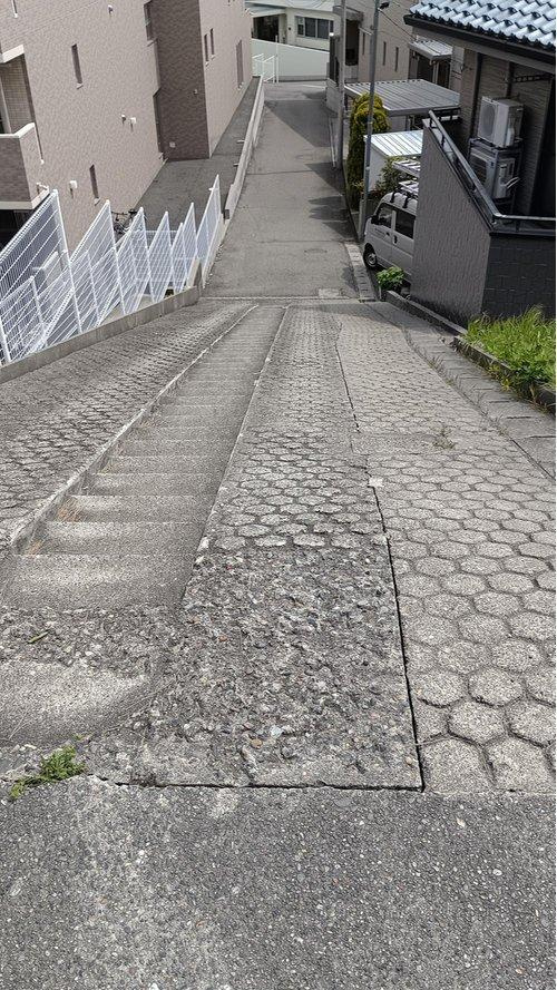 旭町通１番町　戸建のその他|前面道路　上がれる車に条件有