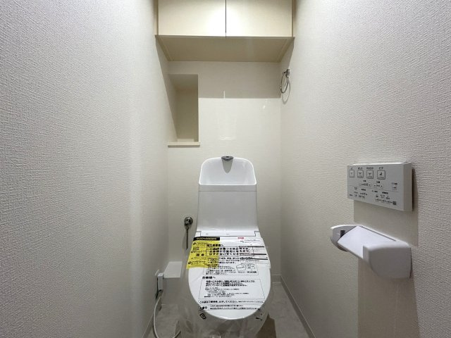 小学校や保育園が近く、住環境重視の方におすすめ☆ペットと暮らす新生活をここ永田台で！！な『リフォーム／横浜永田台パークホームズ』のトイレ|ゆったりとした空間のトイレです