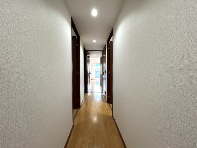 小学校や保育園が近く、住環境重視の方におすすめ☆ペットと暮らす新生活をここ永田台で！！な『リフォーム／横浜永田台パークホームズ』の玄関|毎日通る玄関はこちらです