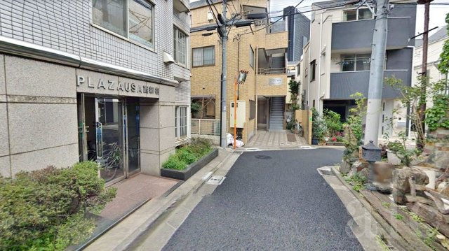 新宿区北新宿２丁目の賃貸マンションのその他共用部分|物件前　騒音の心配はナシです。