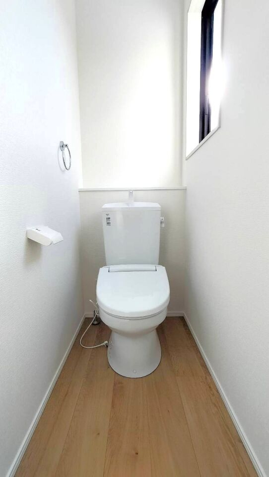宇土市高柳町２期18号棟のトイレ|2階にもトイレがあり、朝の混雑の解消にも役立ちます